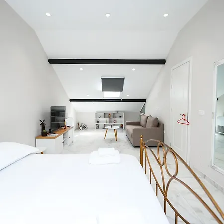 Center Hideout - * Tirana