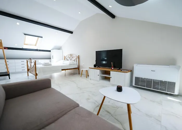 Center Hideout - *
