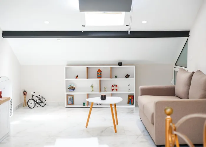 Center Hideout - *