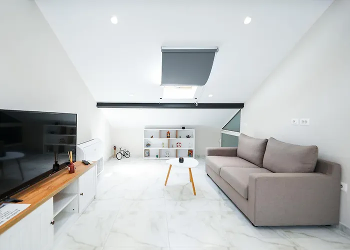 Center Hideout - *